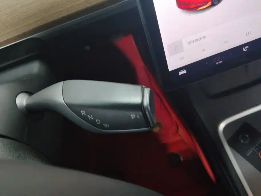 Tesla Model 3 — миниатюра 16