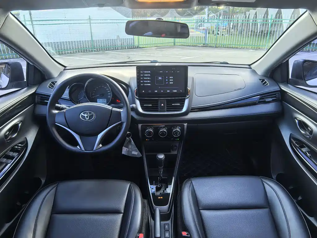 Toyota Yaris L — миниатюра 10