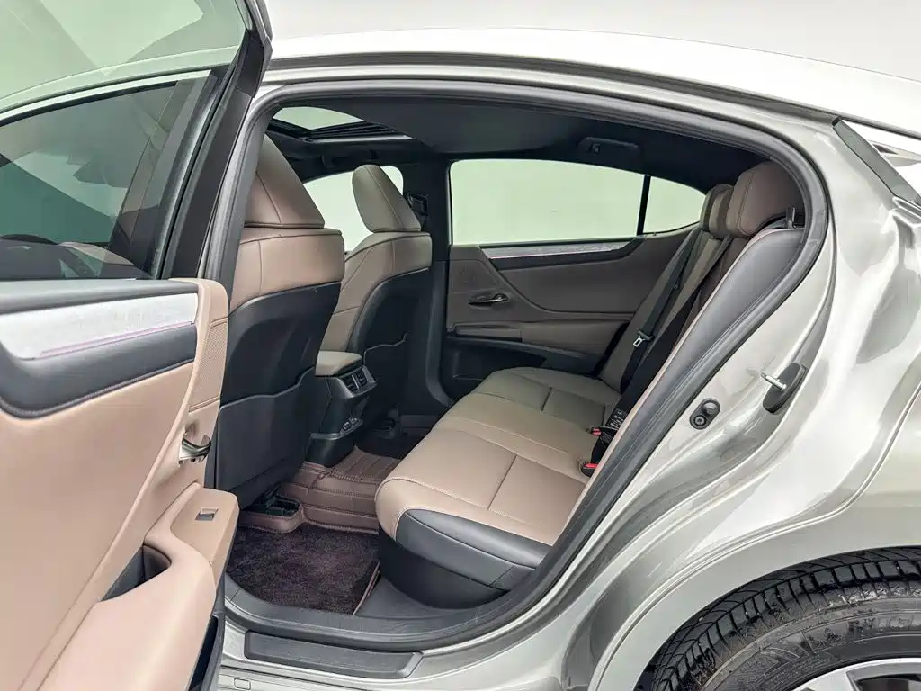 Lexus ES — миниатюра 20