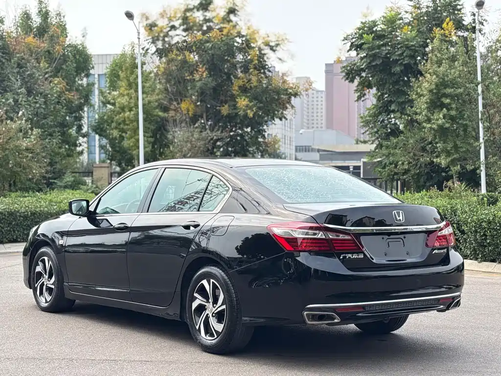 Honda Accord — миниатюра 7
