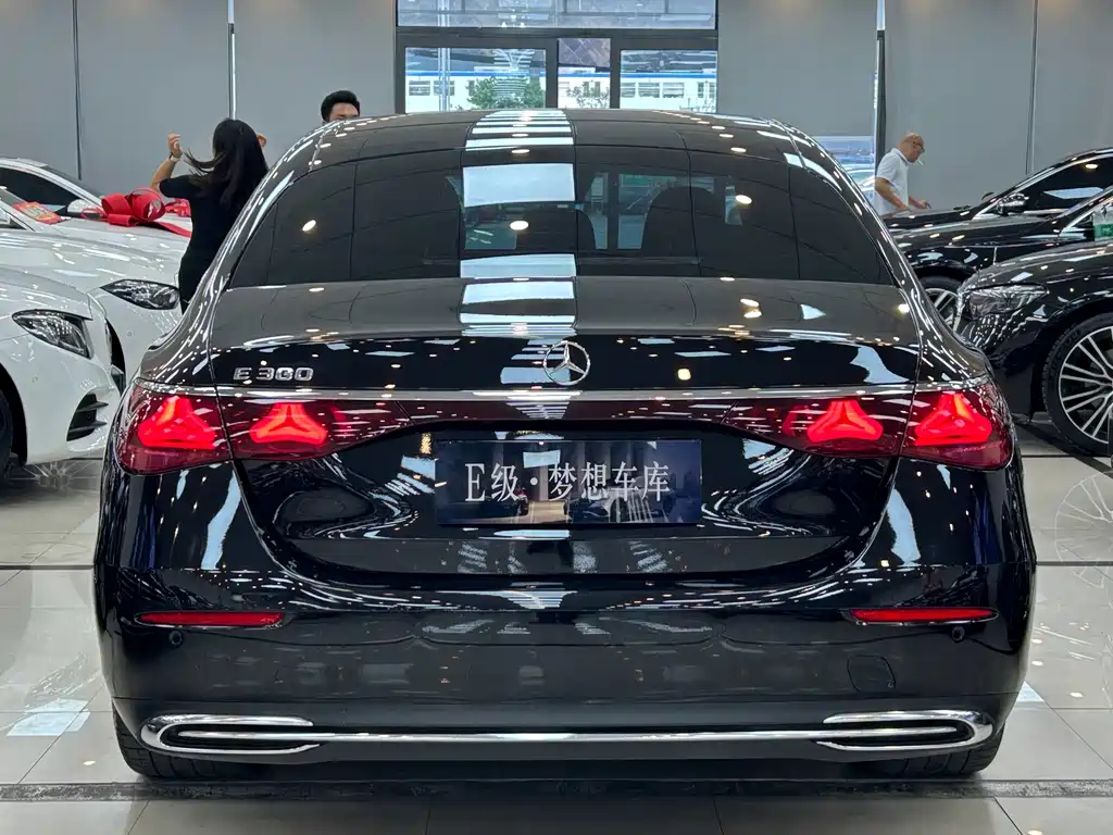 Mercedes-Benz E-Class — миниатюра 4