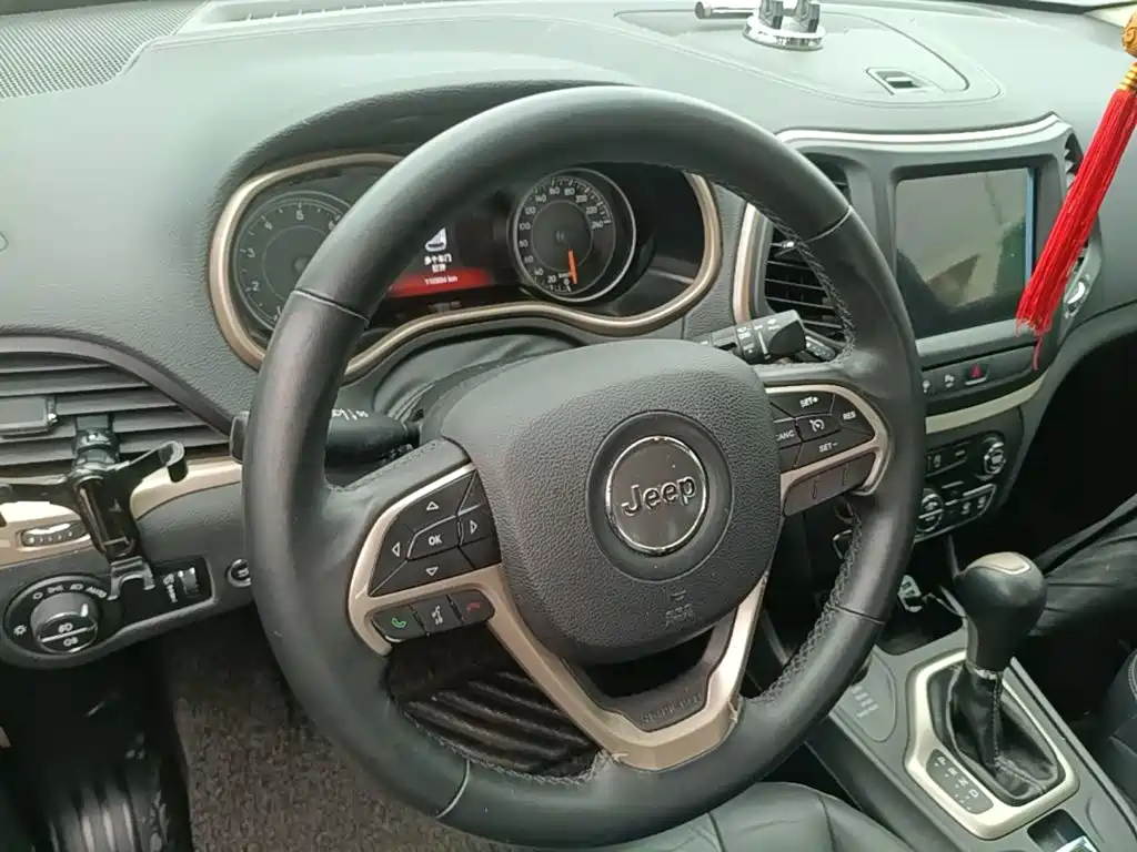 Jeep Cherokee — миниатюра 11