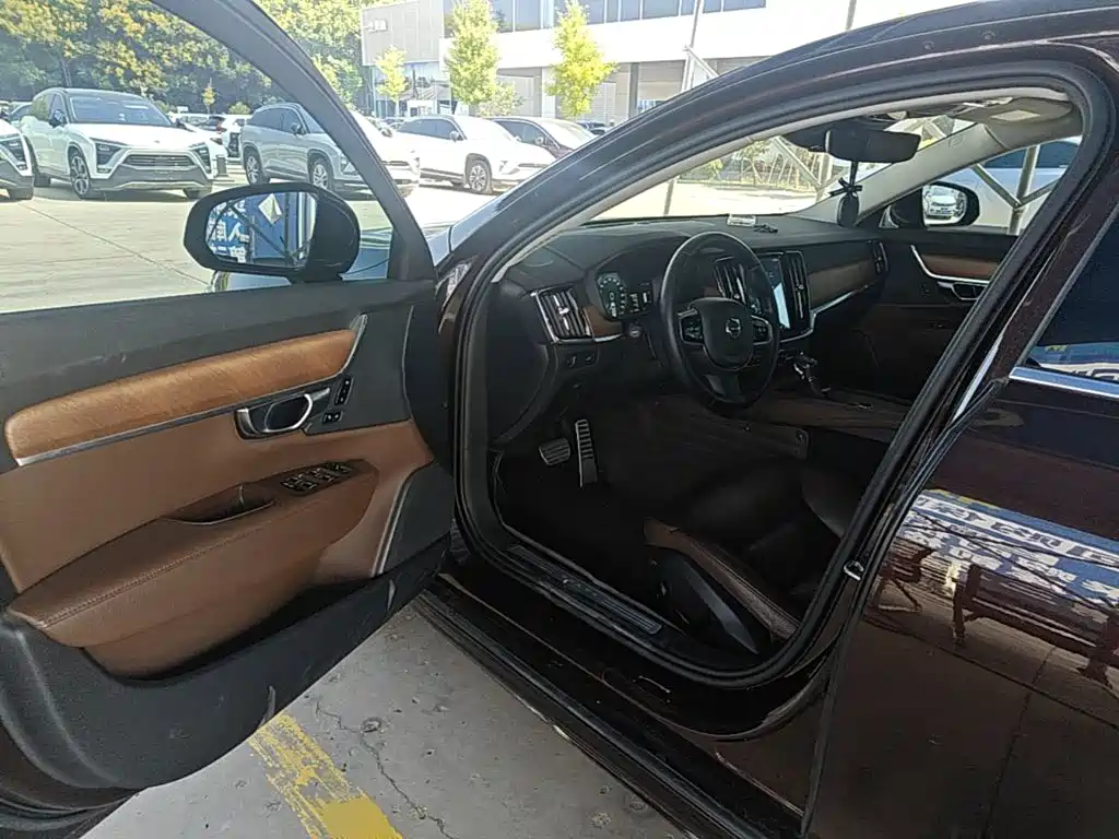 Volvo S90 — миниатюра 21