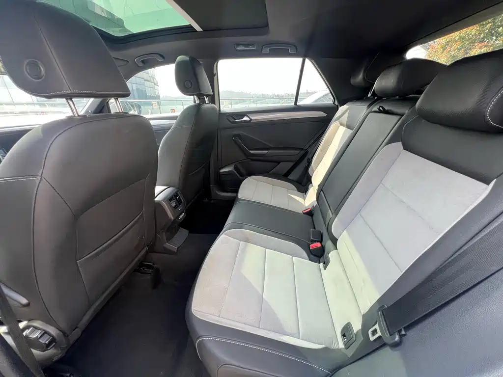 VOLKSWAGEN T ROC EXPLORING SONGS