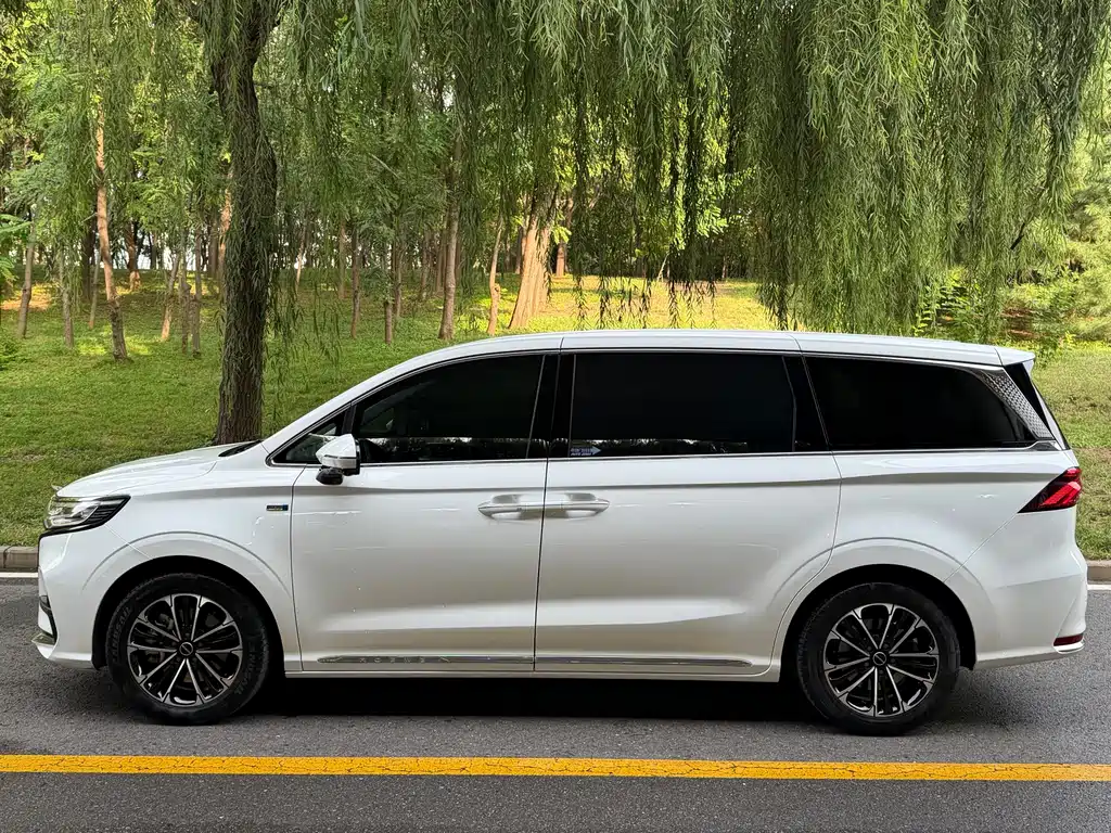 Roewe iMAX8 — миниатюра 8