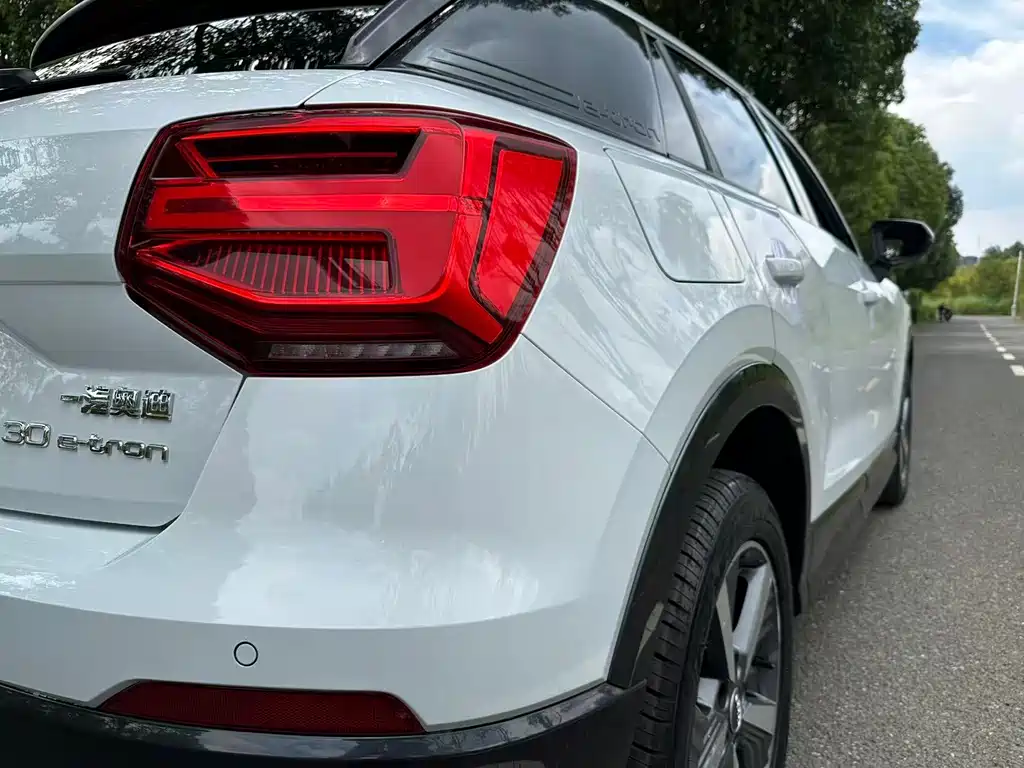 Audi Q2L e-tron — миниатюра 24