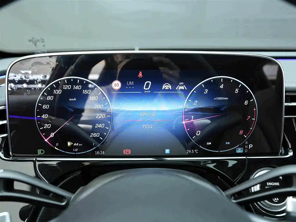Mercedes-Benz E-Class — миниатюра 8