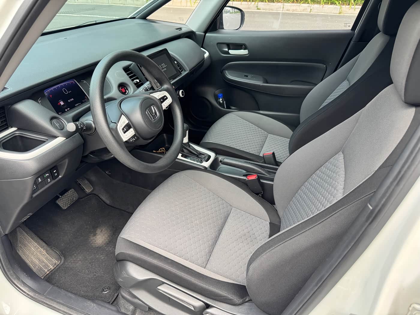 Honda Fit 1.5 л 2022 г. Белый, пробег 28000 км