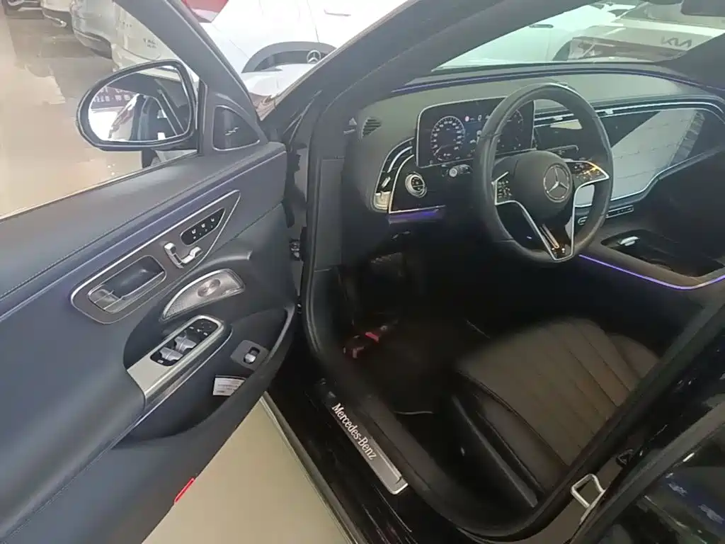 Mercedes-Benz E-Class — миниатюра 16