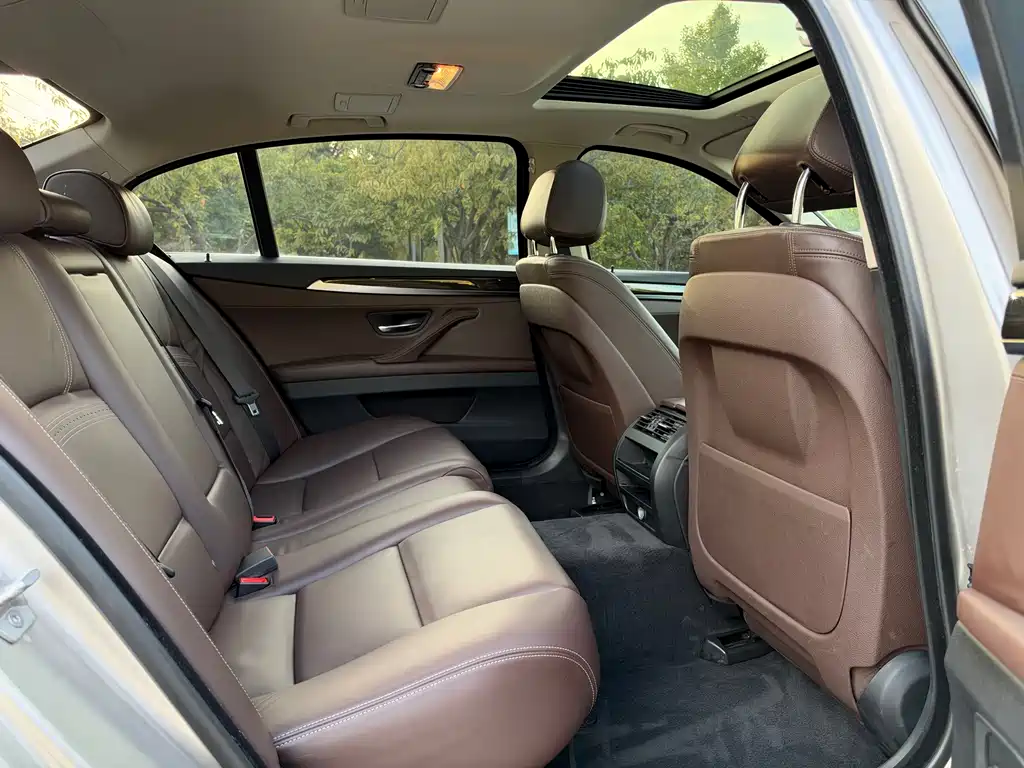 BMW 5 Series — миниатюра 19