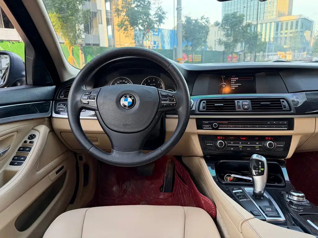 BMW 5 Series — миниатюра 18
