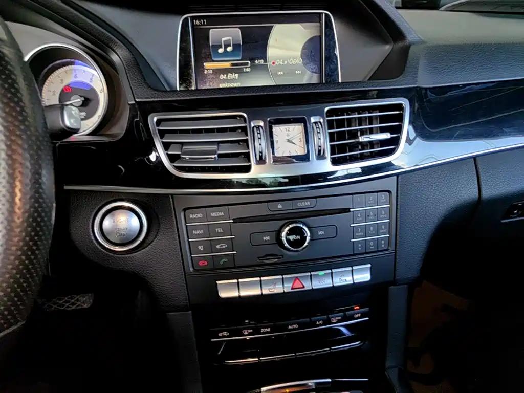 Mercedes-Benz E-Class — миниатюра 13