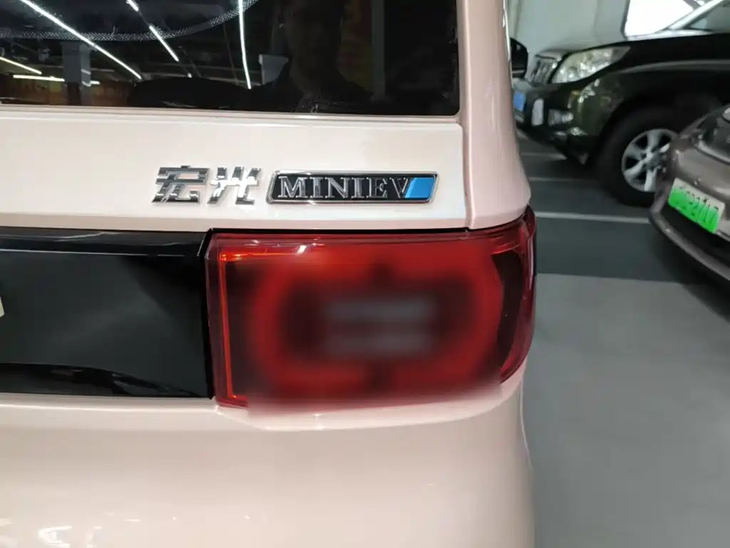Wuling MINIEV — миниатюра 8