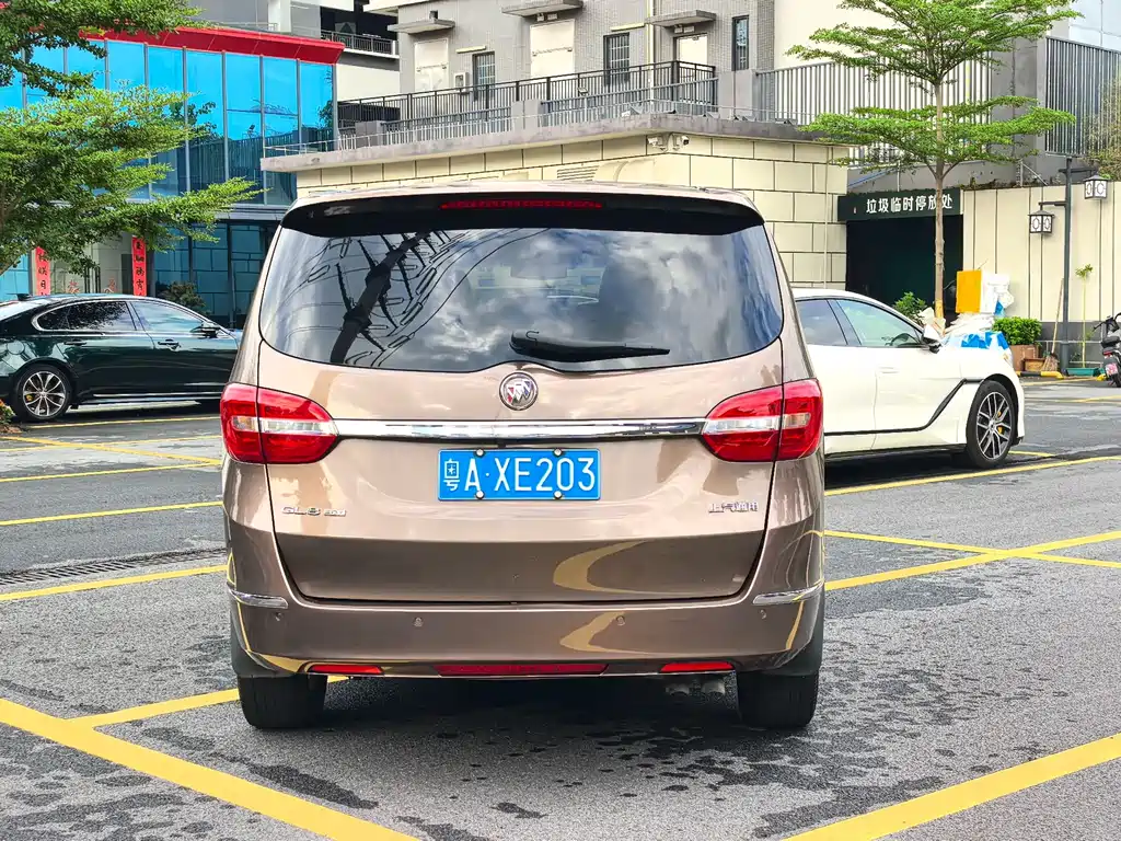 Buick GL8 — миниатюра 3