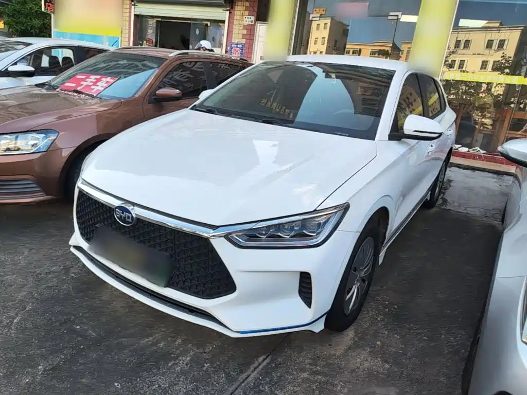 BYD e2