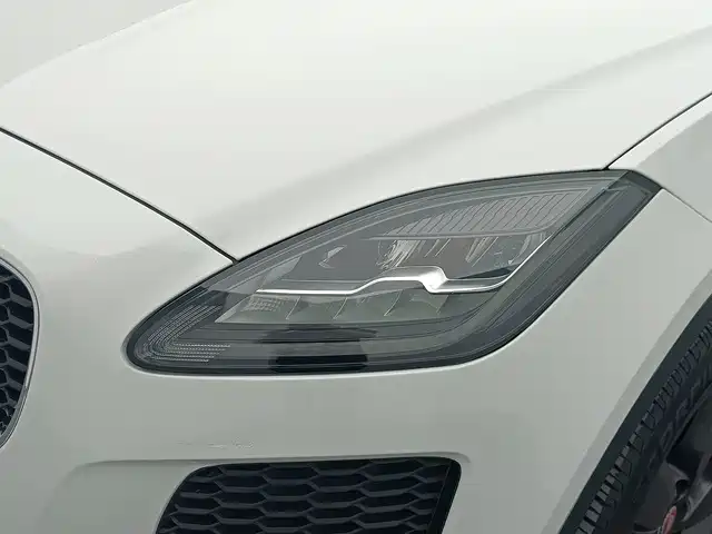 Jaguar E-PACE — миниатюра 10