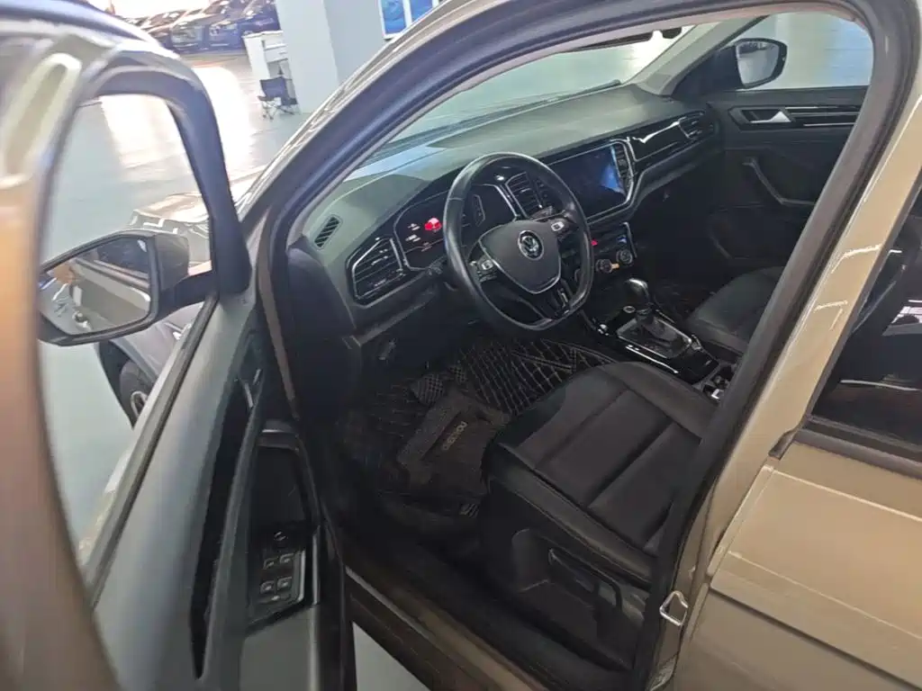 Volkswagen T-Roc — миниатюра 16