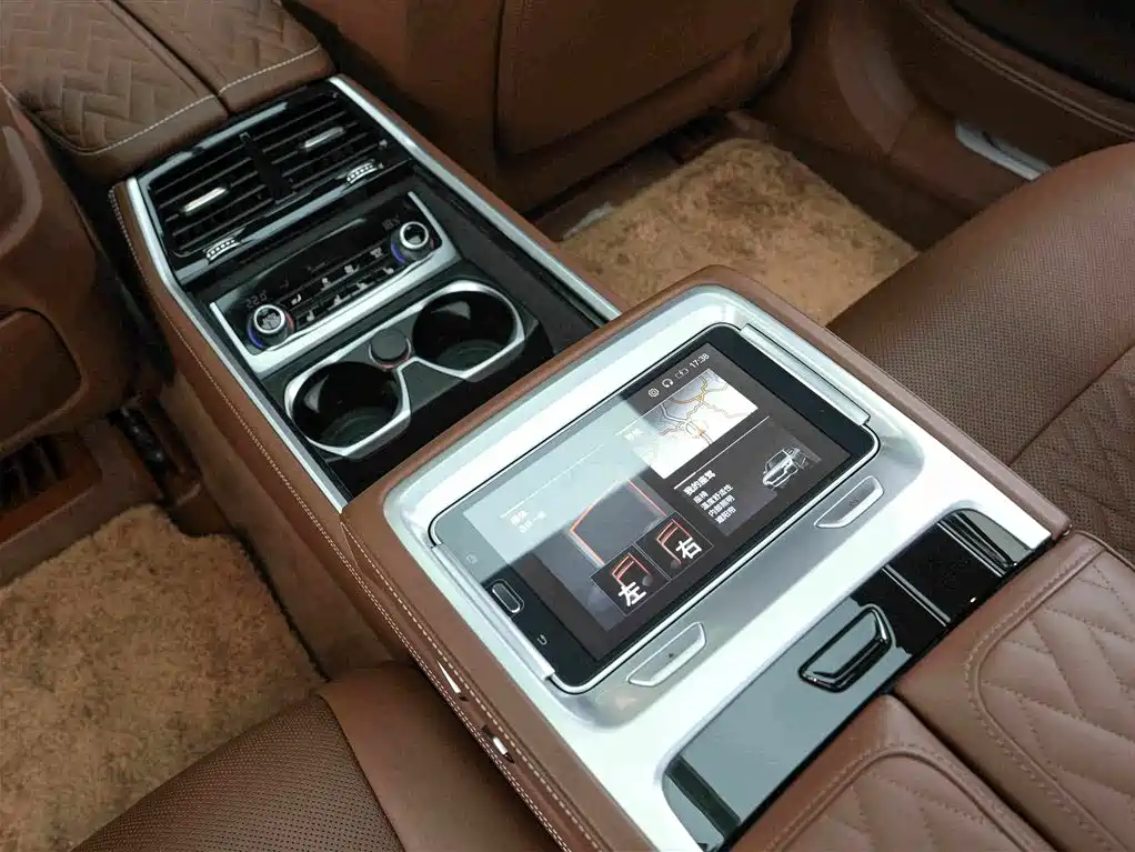 BMW 7 Series — миниатюра 19