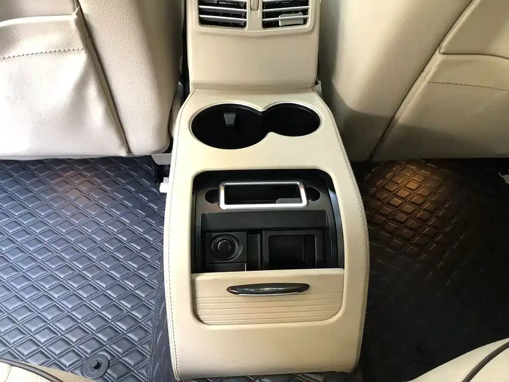 Mercedes-Benz E-Class — миниатюра 11