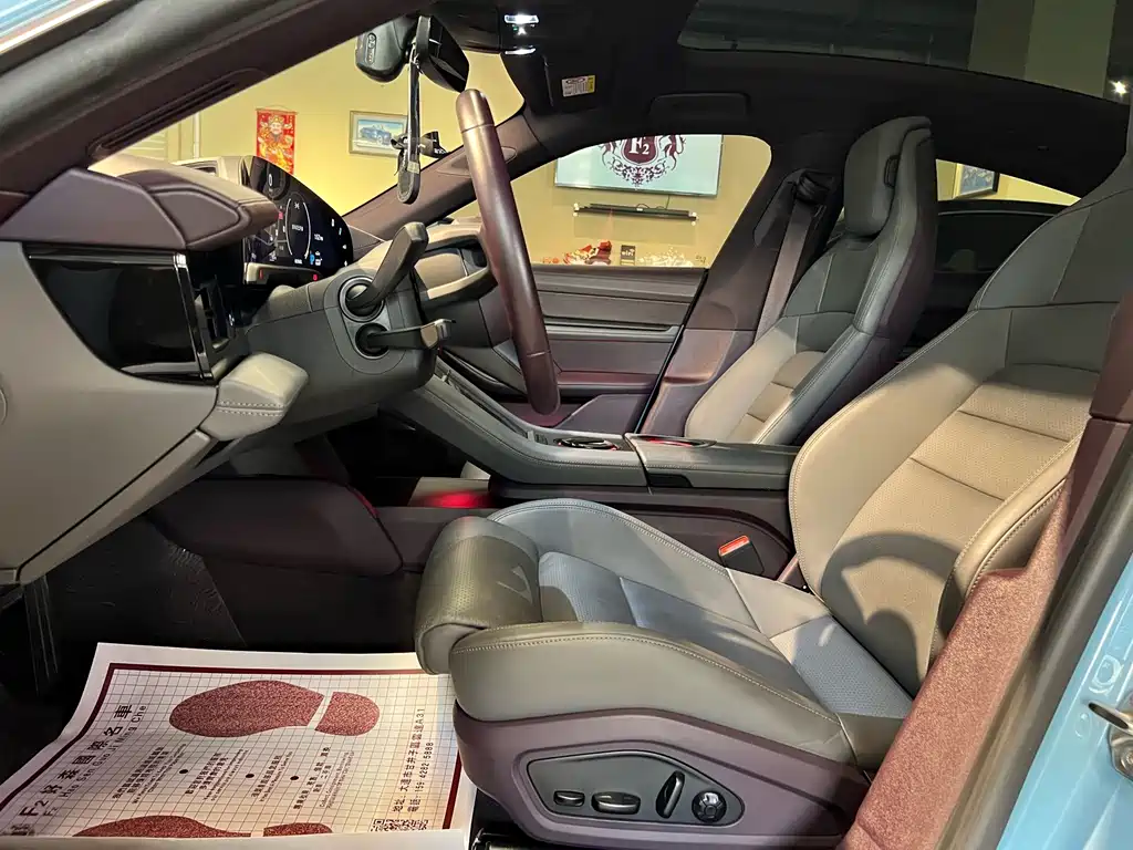 Porsche Taycan — миниатюра 15