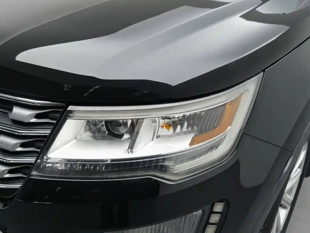 Ford Explorer (Import) — миниатюра 7