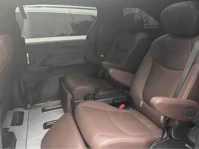 Toyota Granvia — миниатюра 24