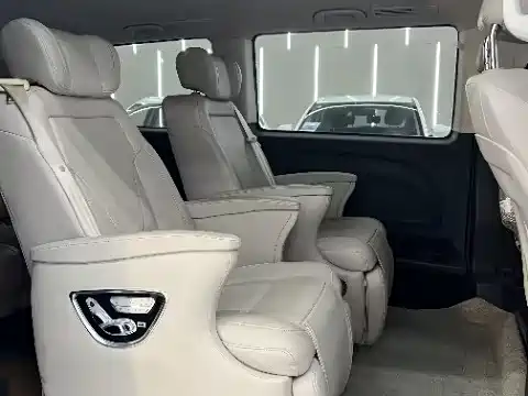 Mercedes-Benz Vito 2021 2.0T Elite 7 мест
