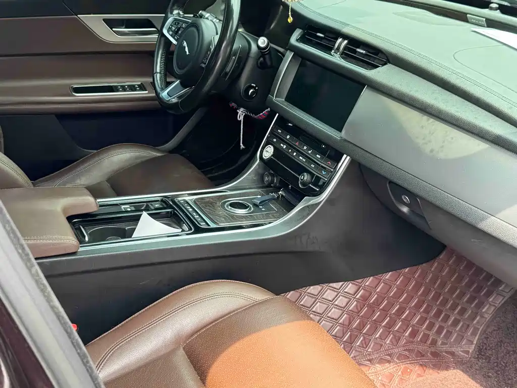 Jaguar XFL — миниатюра 9