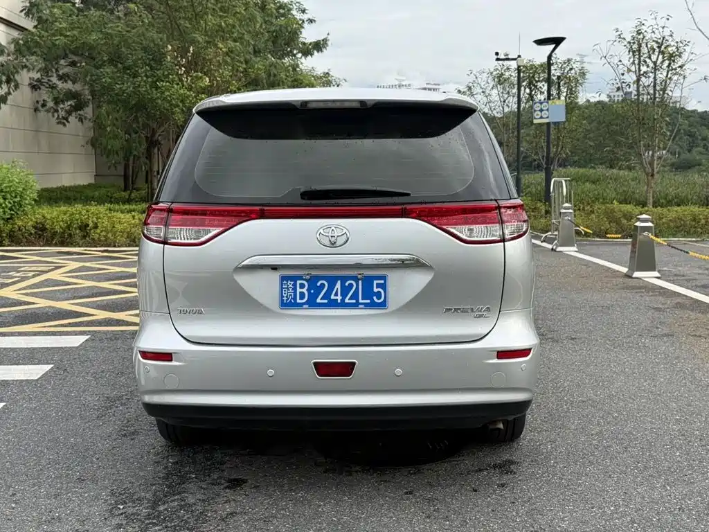 Toyota Previa — миниатюра 5