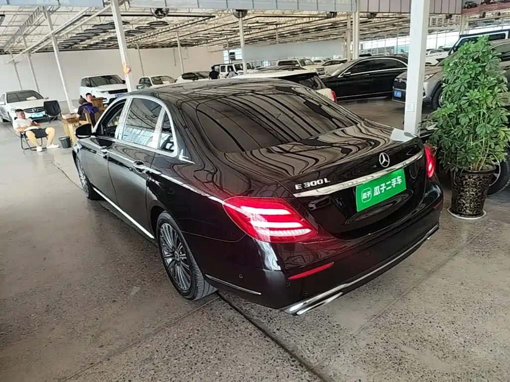 Mercedes-Benz E-Class — миниатюра 5