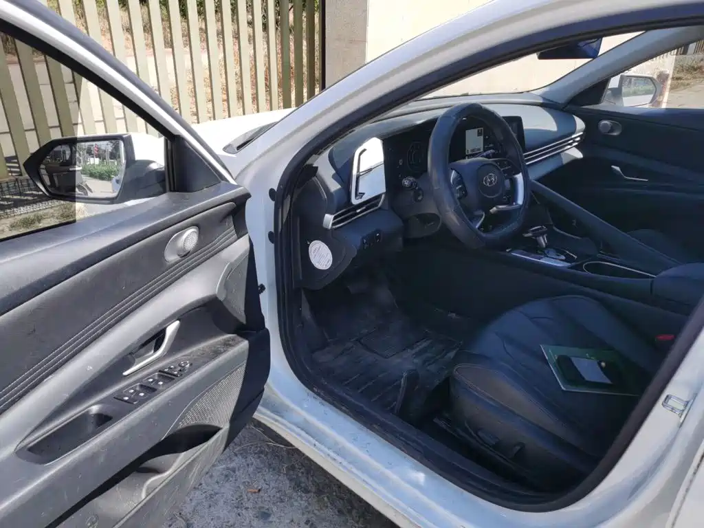 Hyundai Elantra — миниатюра 12