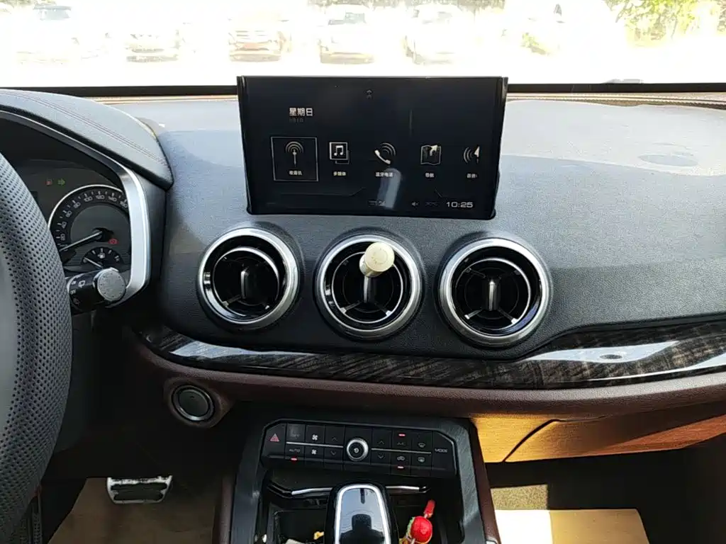 Wey Wey VV5 — миниатюра 13