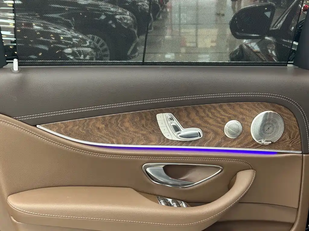 Mercedes-Benz E-Class — миниатюра 11