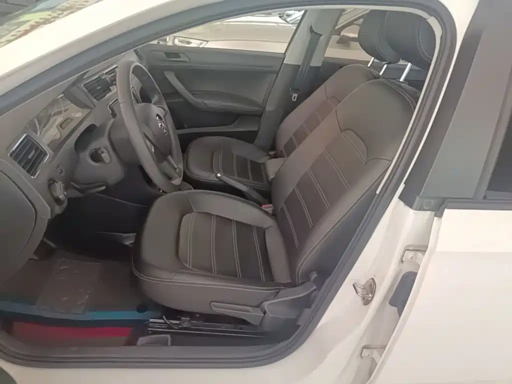 Skoda Rapid — миниатюра 15