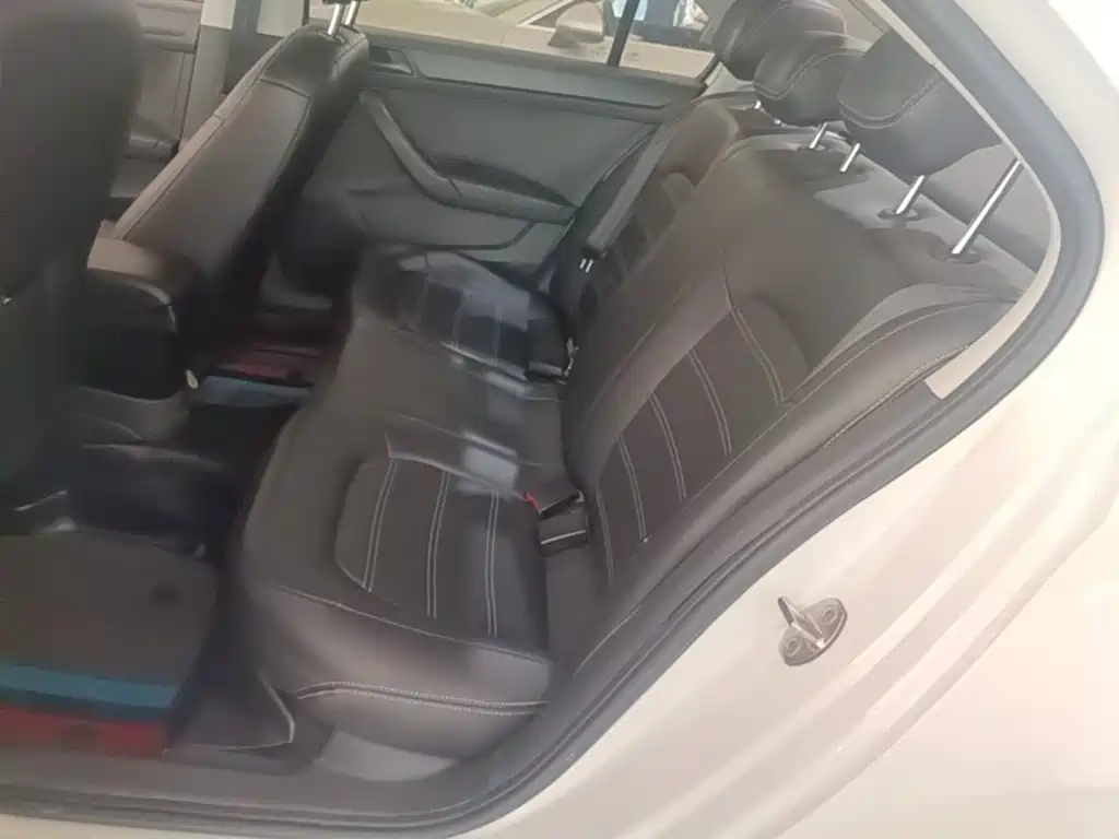 Skoda Rapid — миниатюра 17