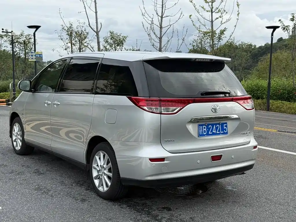 Toyota Previa — миниатюра 6