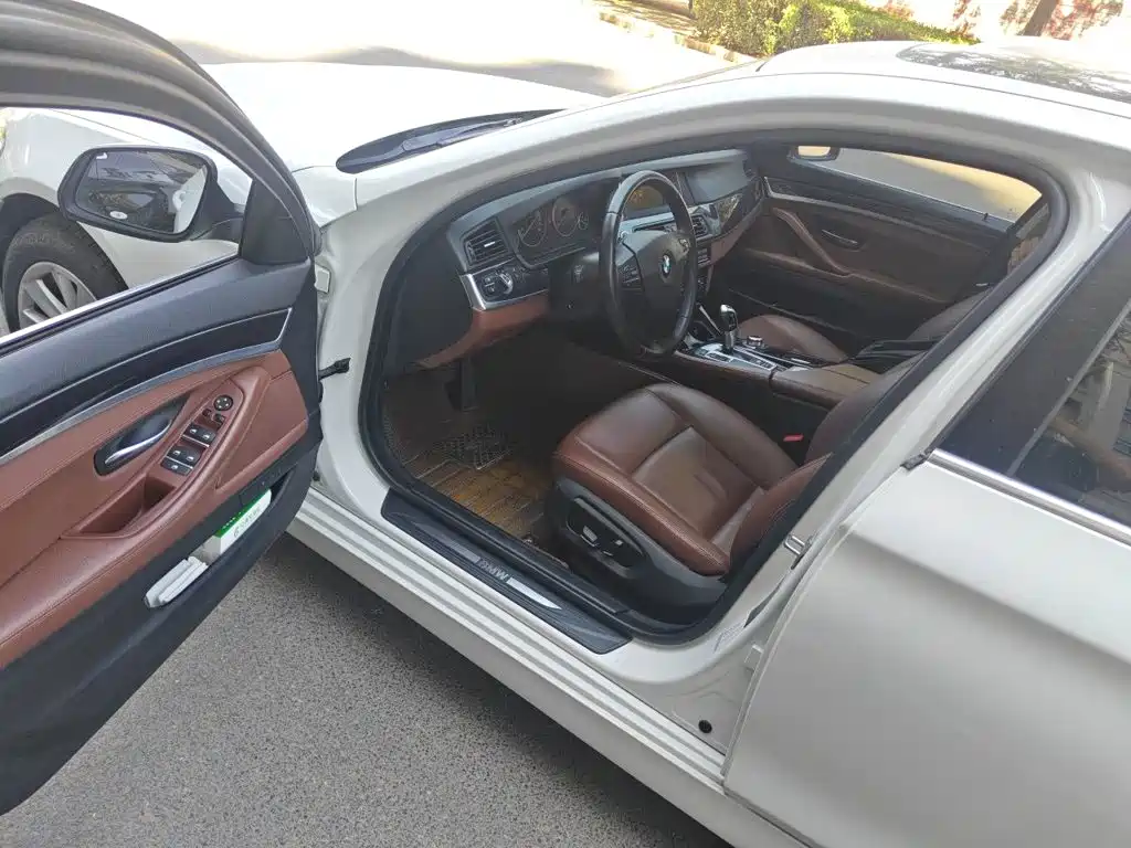 BMW 5 Series — миниатюра 14
