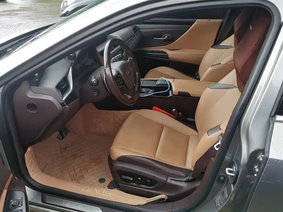 Lexus ES 2020 200