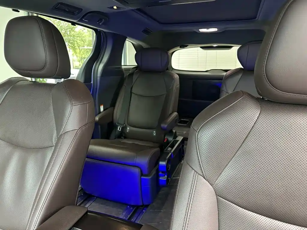 Toyota Granvia — миниатюра 7