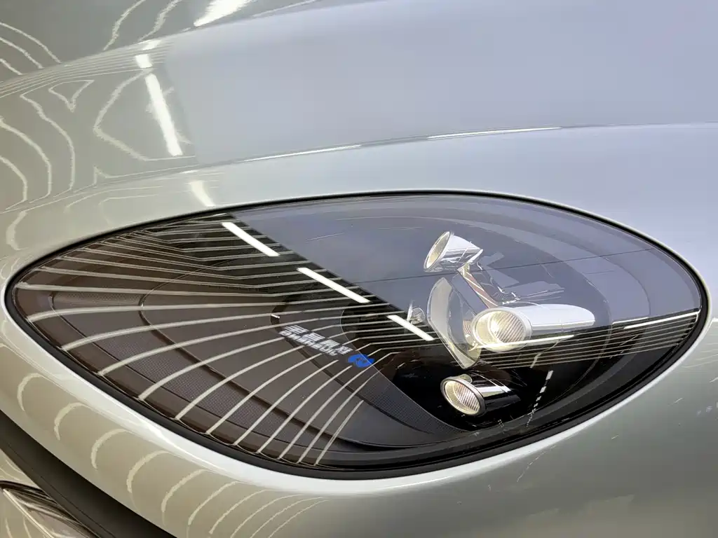 Porsche Macan — миниатюра 10