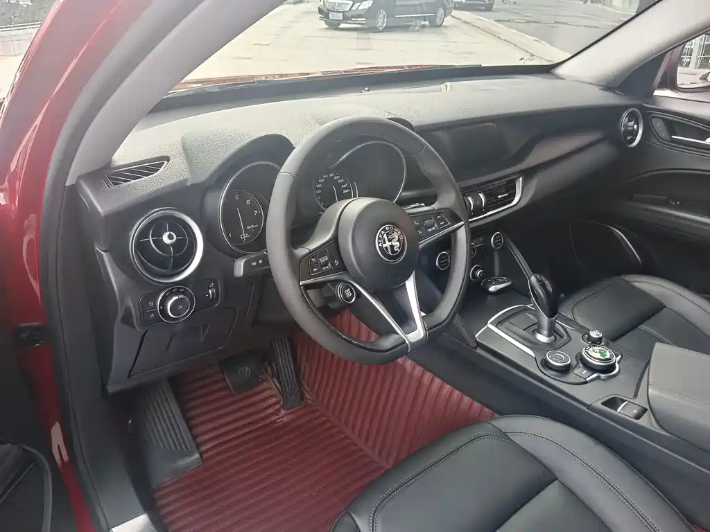 Alfa Romeo Stelvio — миниатюра 12