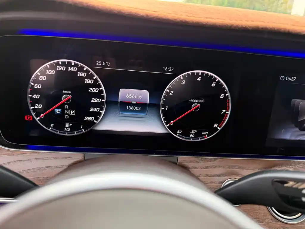Mercedes-Benz E-Class — миниатюра 10