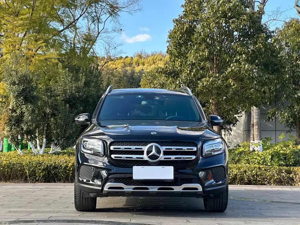 MERCEDES-BENZ GLB
