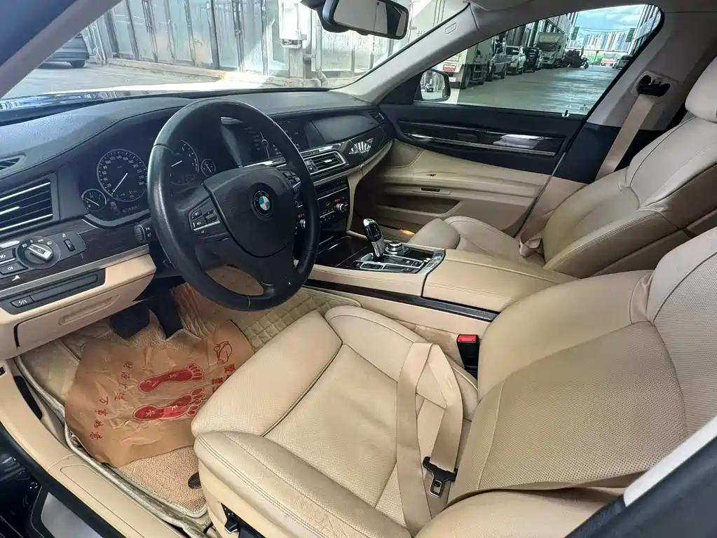 BMW 7 Series 750Li, фото 7