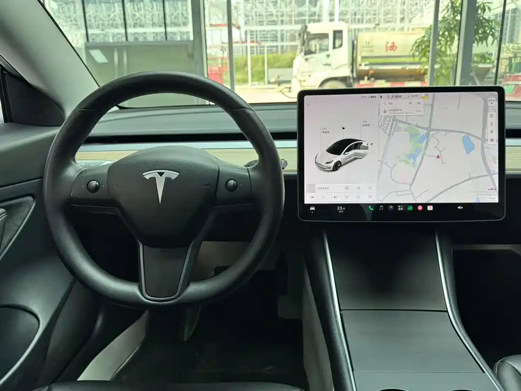 Tesla Model 3 — миниатюра 6