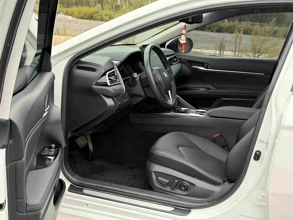 Toyota Camry — миниатюра 7