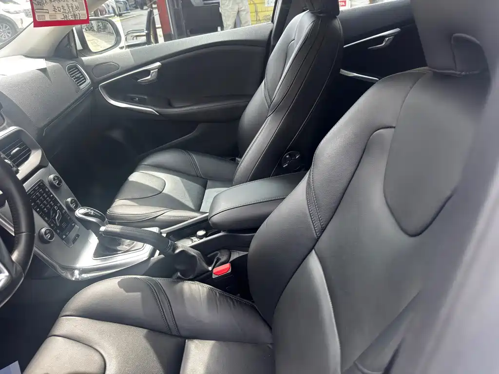 Volvo V40 — миниатюра 4