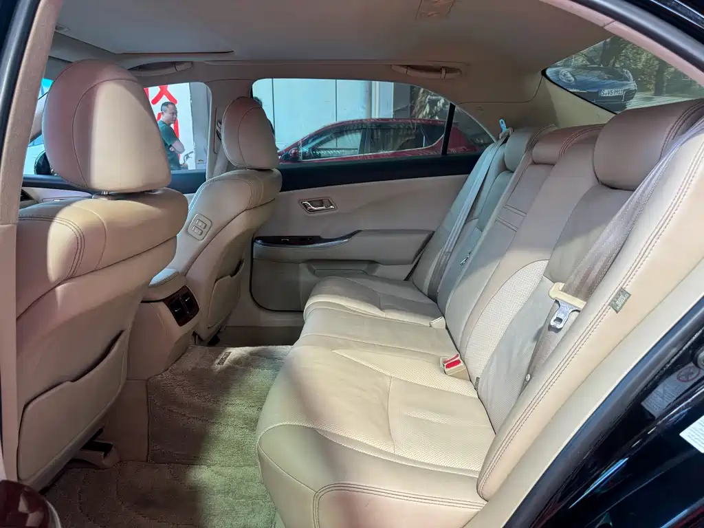 Toyota Crown — миниатюра 9