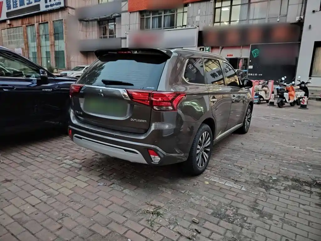 Mitsubishi Outlander — миниатюра 13