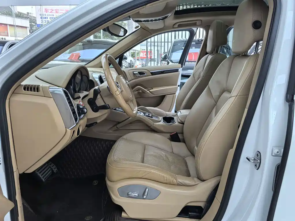 Porsche Cayenne — миниатюра 5